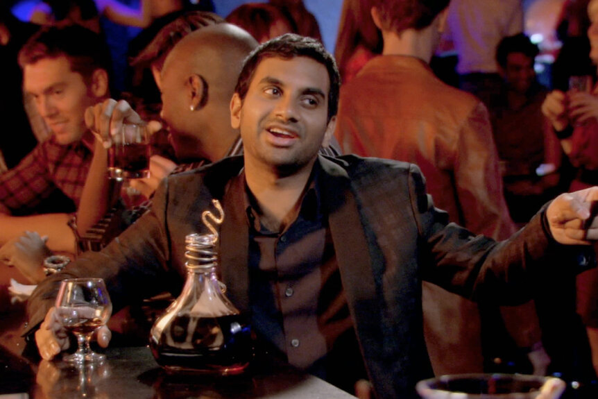 Tom Haverford talking at a bar on Parks And Recreation episode 313