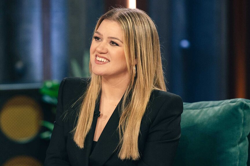 Kelly Clarkson on The Kelly Clarkson Show episode 7i003