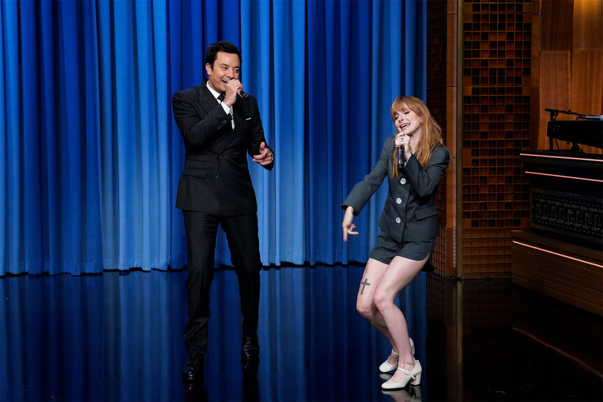 Haley Williams sings with Jimmy on The Tonight Show Starring Jimmy Fallon episode 1847