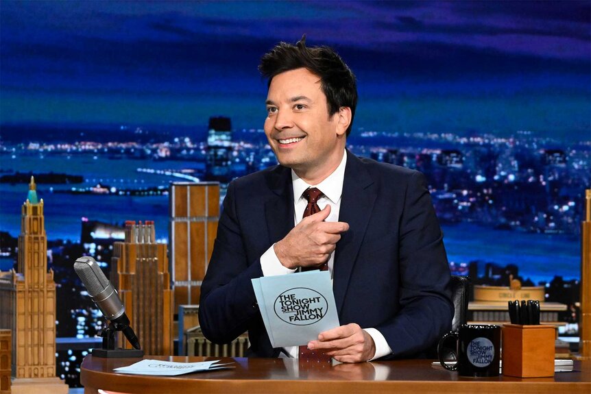 Jimmy sits at his desk on The Tonight Show Starring Jimmy Fallon episode 1857
