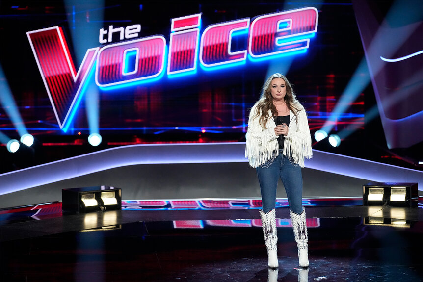 Jacquie Roar performs on the voice 2404
