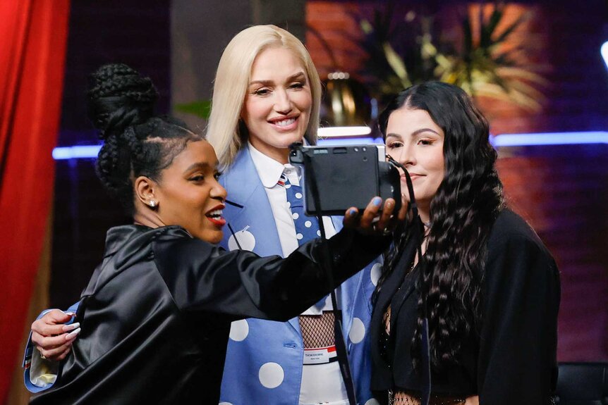 Gwen Stefani Calla Prejean and Chechi Sarai take a selfie on The Voice episode 2410