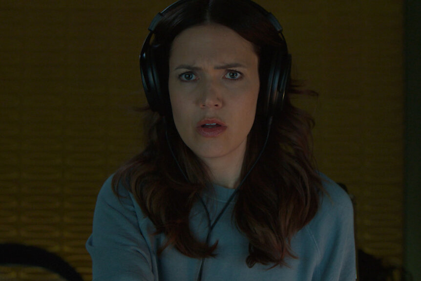 Benita (Mandy Moore) listens to something on her headphones