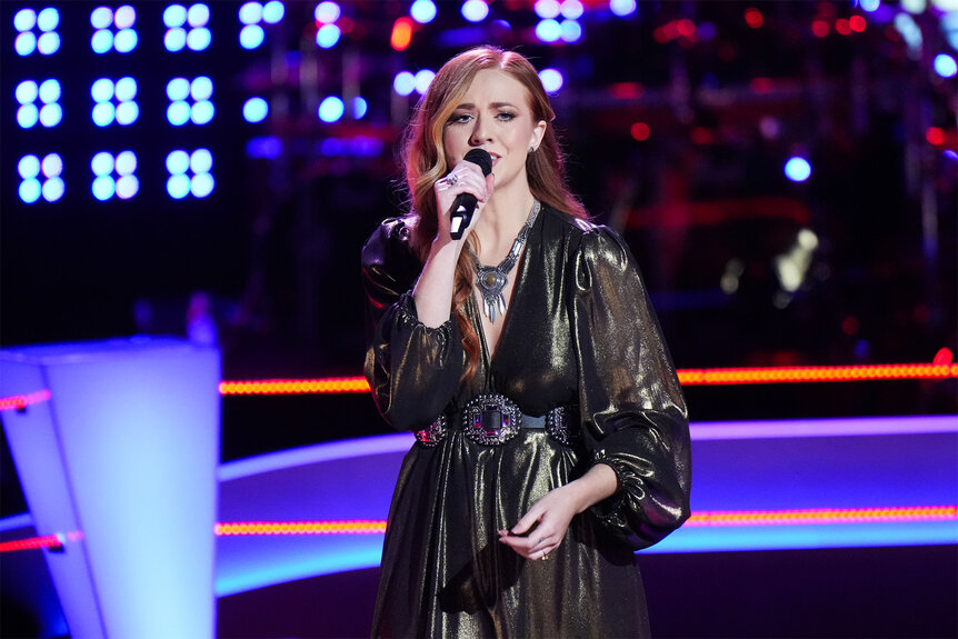 Caitlin Quisenberry performs on the voice season 24 episode 13