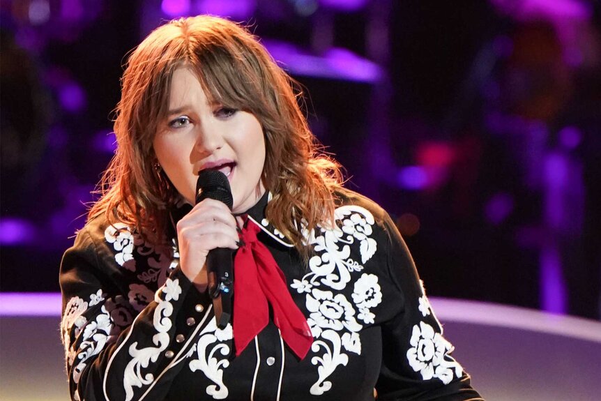 Ruby Leigh performs on the voice episode 2415