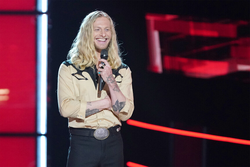 Jordan Matthew Young performs on the voice Episode 2010
