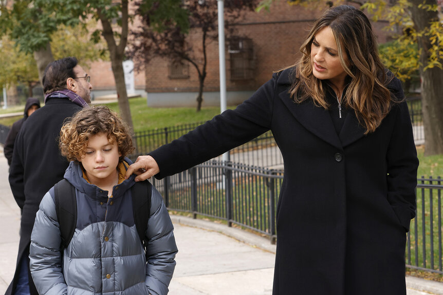 Olivia and Noah Benson walk down the street together on Law and Order SVU episode 2310