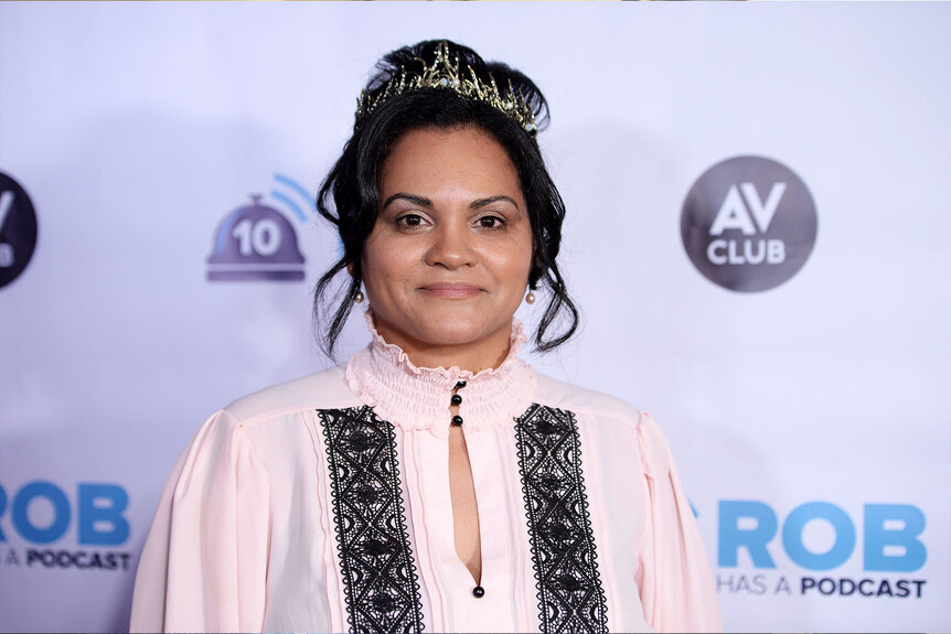 Close up of Sandra Diaz-Twine posing on a red carpet