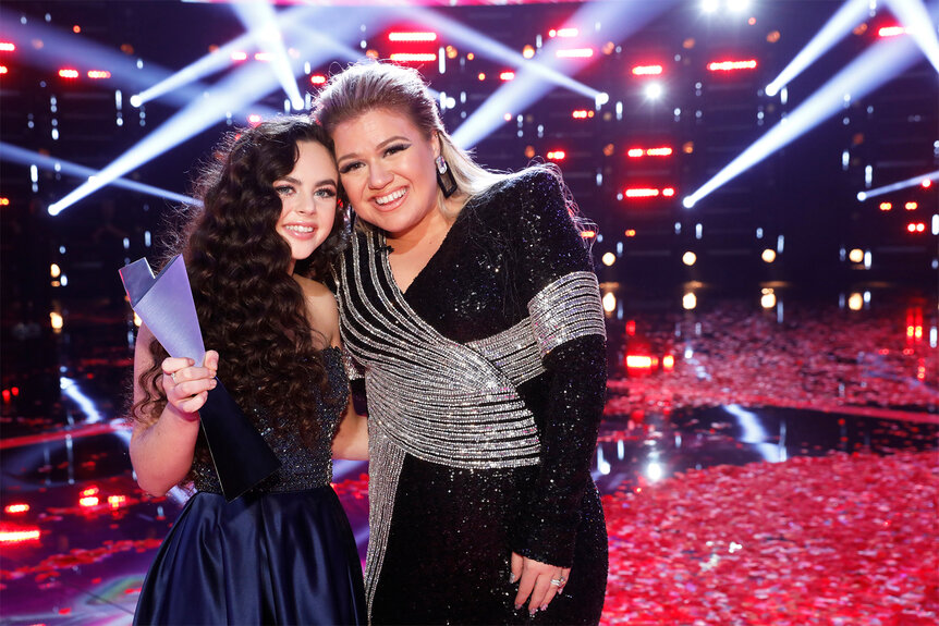 Chevel Shepherd and Kelly Clarkson pose with Chevel's trophy after winning season 15 of the voice