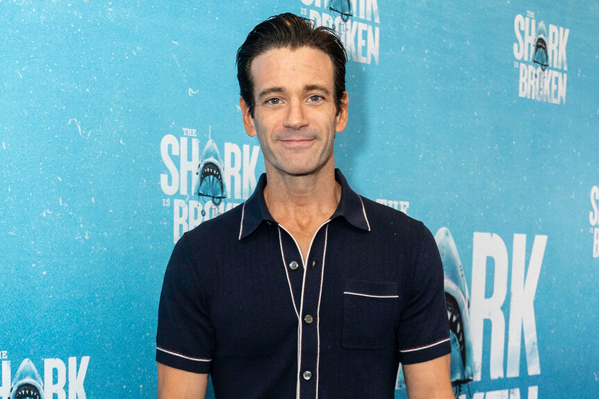 Colin Donnell on the red carpet for "The shark is broken"