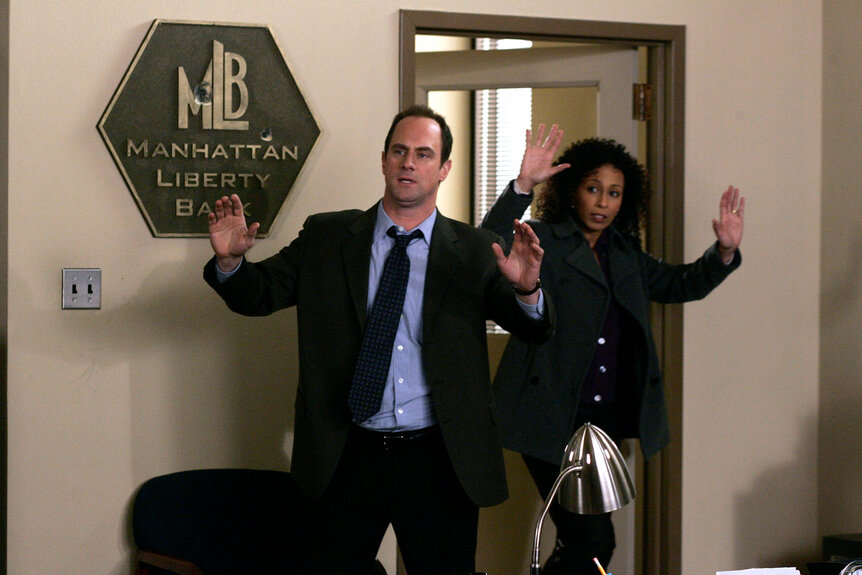 Detective Stabler (Christopher Meloni) appears alongside M.E. Melinda Warner (Tamara Tunie) in Law & Order: SVU