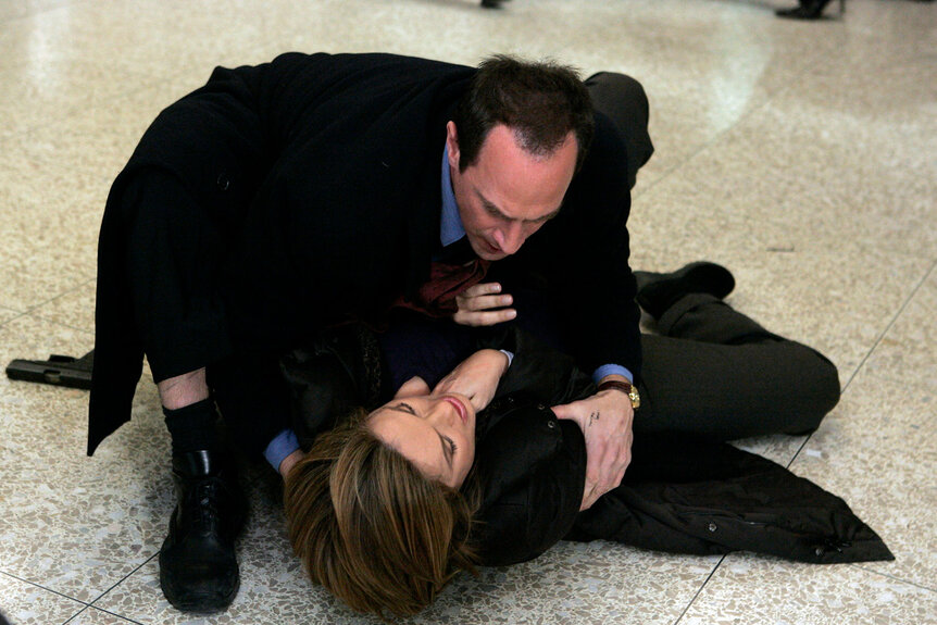 Detective Elliot Stabler (Christopher Meloni) and Detective Olivia Benson (Mariska Hargitay) appear in Law & Order SVU