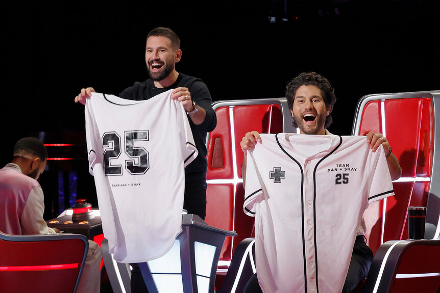 Dan + Shay appear in Season 25 Episode 1of The Voice