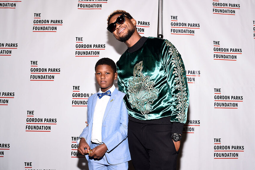 Usher Raymond IV and his son Naviyd Ely Raymond attend the 2017 Gordon Parks Foundation Awards Gala