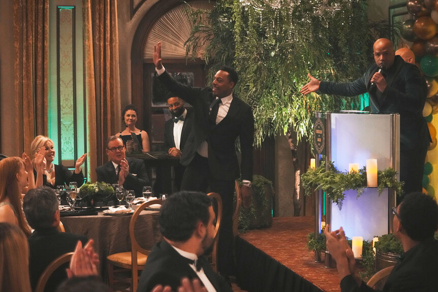 Paul Pierce makes a speech during Season 1 Episode 12 of Extended Family.