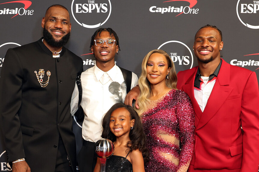 Lebron James attends the 2023 Espy awards red carpet with his wife and 3 children