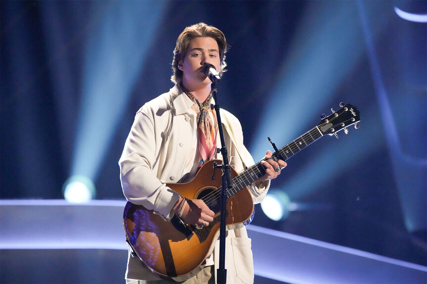 Kyle Schuesler performs on The Voice Episode 2506
