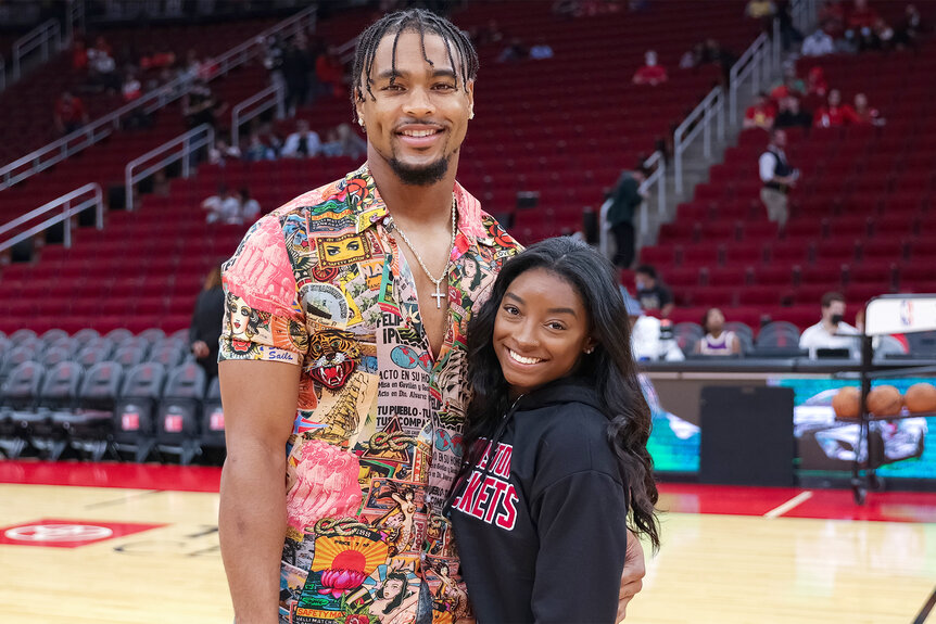 Jonathan Owens and Simone Biles at the Houston rockets game together