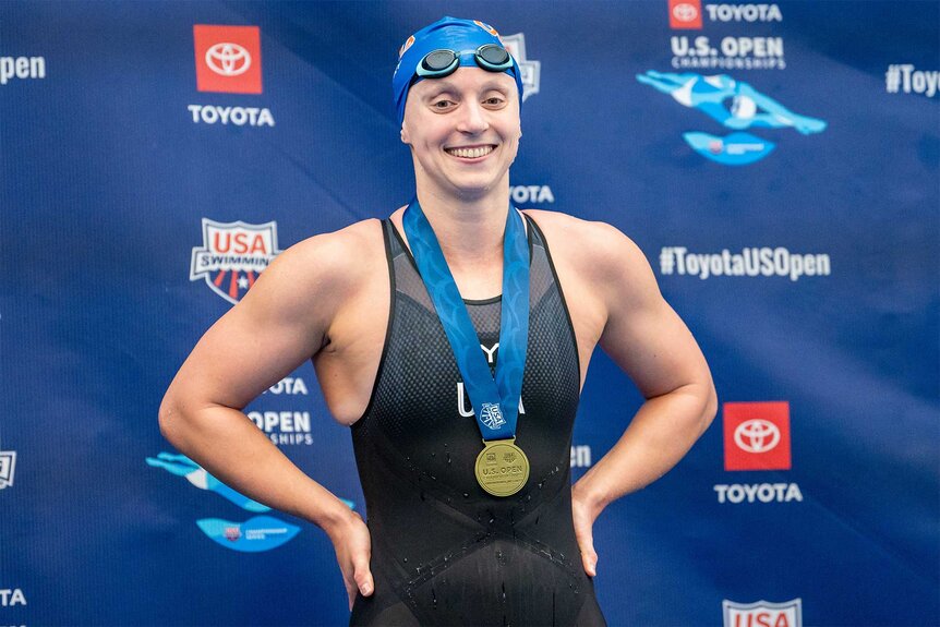 Katie Ledecky Let Jimmy Fallon Try on a Freestyle Gold Medal NBC Insider