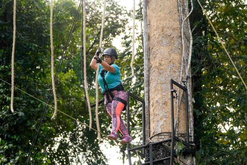 Amy McCoy climbs a ropes course on Deal or No Deal Episode 112.