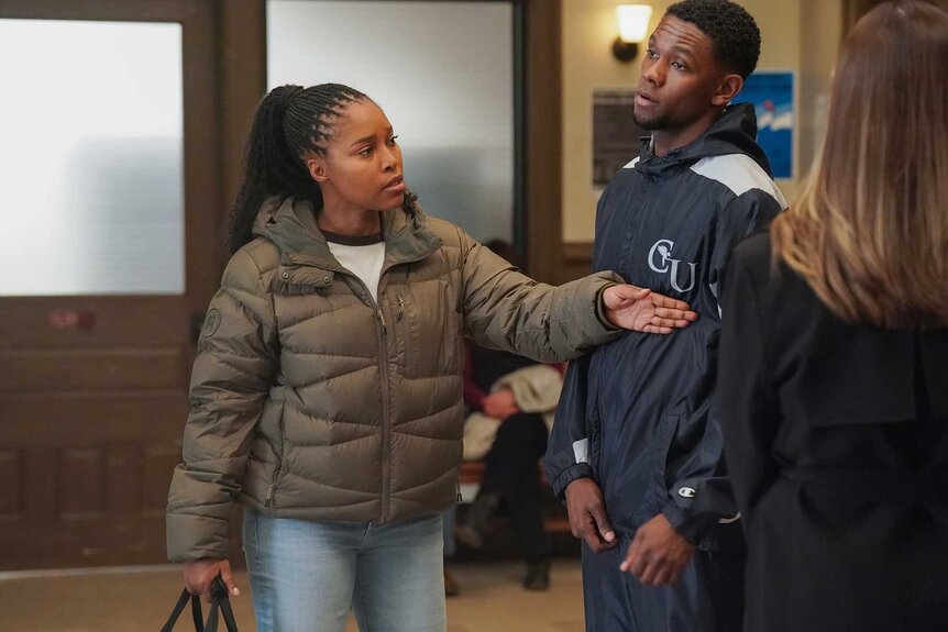Kiana Cook talking to Damone in Chicago P.D. Season 12, Episode 19.